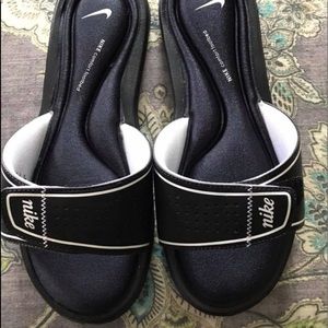 Women’s Nike slides. Memory foam